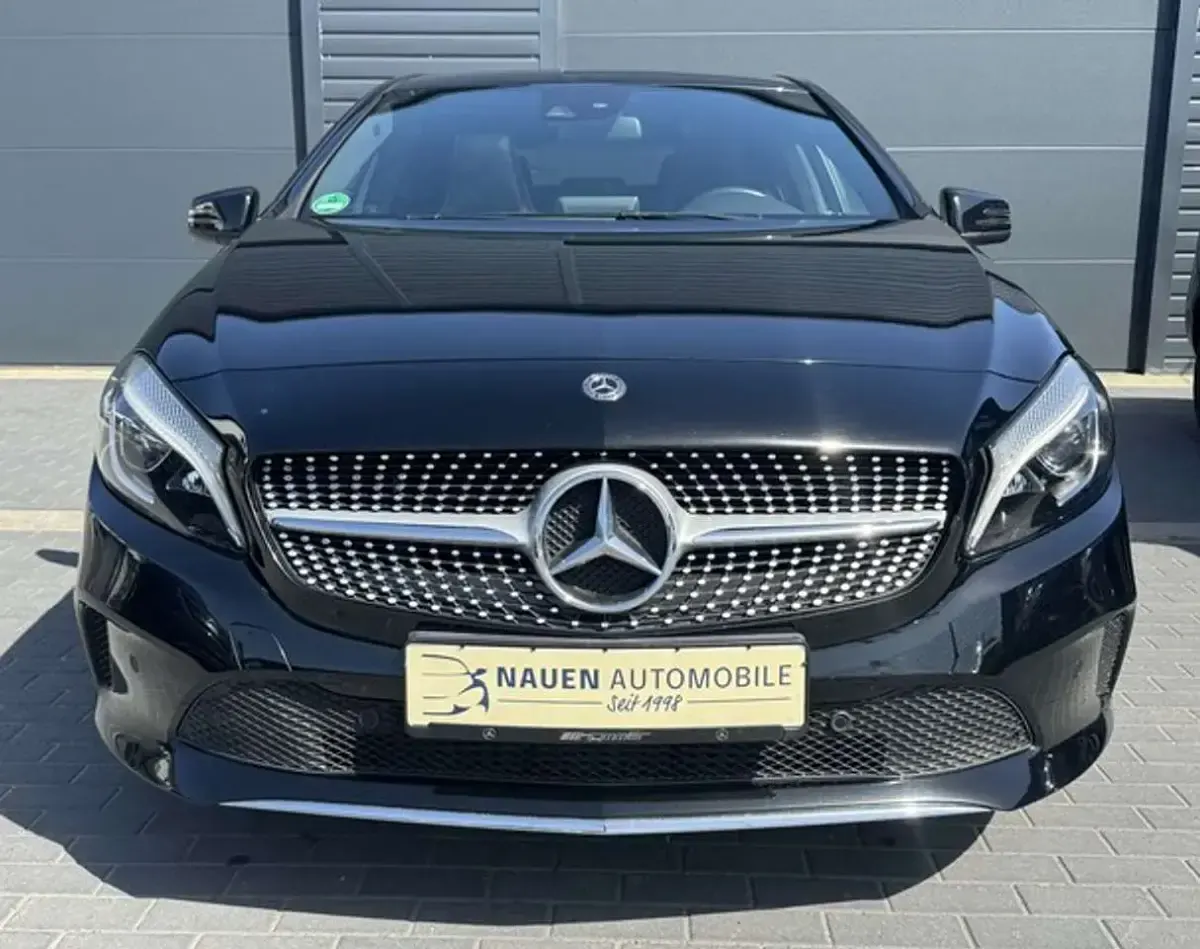 Gebraucht Mercedes A180 109 PS (80 kW) 2016 Schwarz Limousine