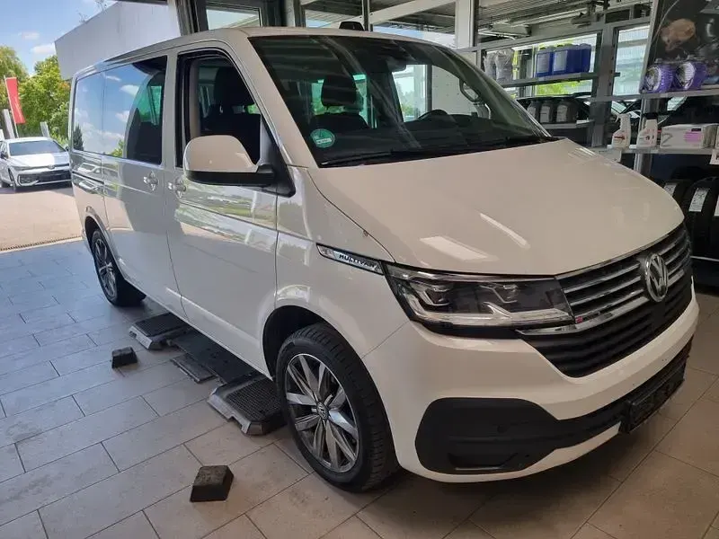 Gebraucht VW Multivan Comfortline 204 PS (150 kW) 2022 Candyweiß Van / Kleinbus