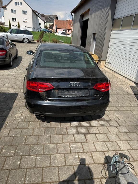 Gebraucht Audi A4 Attraction 120 PS (88 kW) 2011 Schwarz Limousine