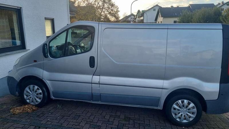 Gebraucht Opel Vivaro 90 PS (66 kW) 2012 Silber Van / Kleinbus