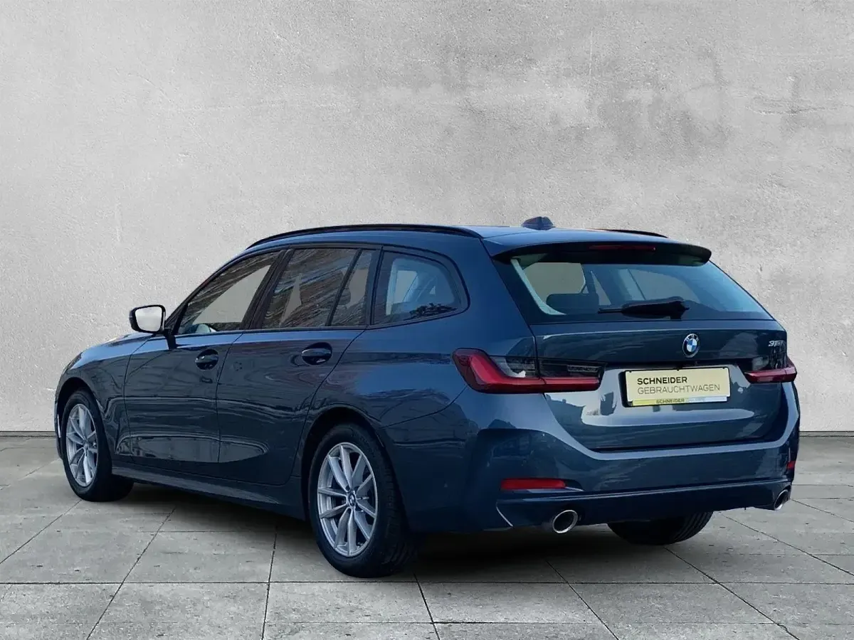 Gebraucht BMW 318 Sport Line 156 PS (114 kW) 2024 Blau Kombi