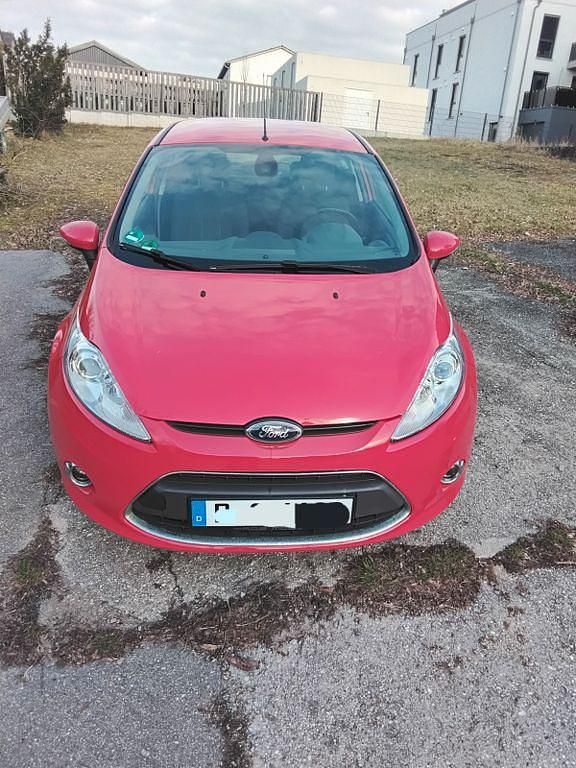 Gebraucht Ford Fiesta Titanium 82 PS (60 kW) 2010 Rot Kleinwagen