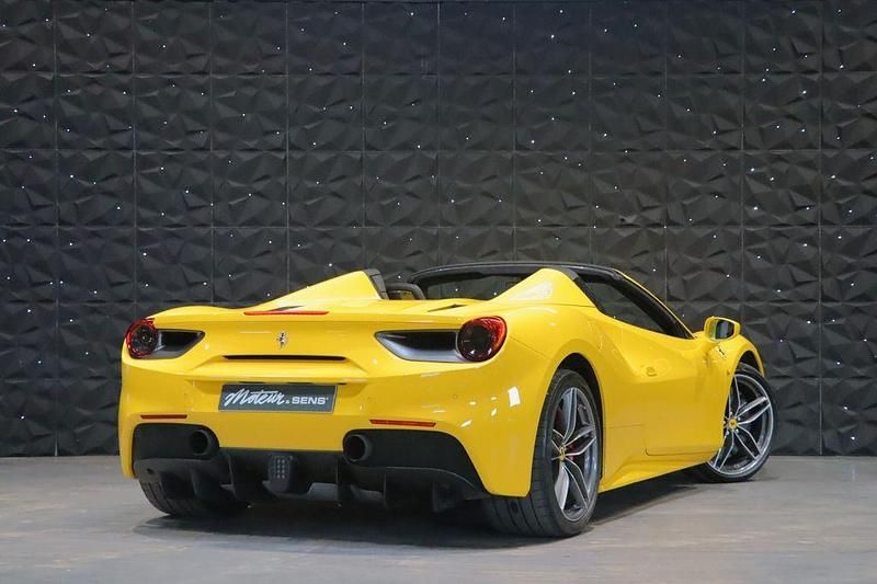 Gebraucht Ferrari 488 669 PS (492 kW) 2016 Gelb Cabrio