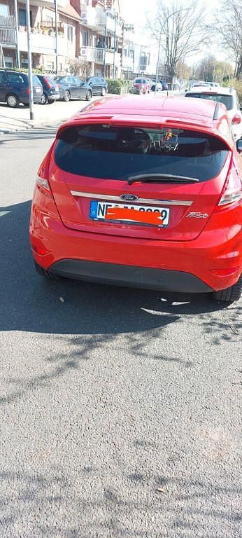 Gebraucht Ford Fiesta Titanium 82 PS (60 kW) 2010 Rot Kleinwagen