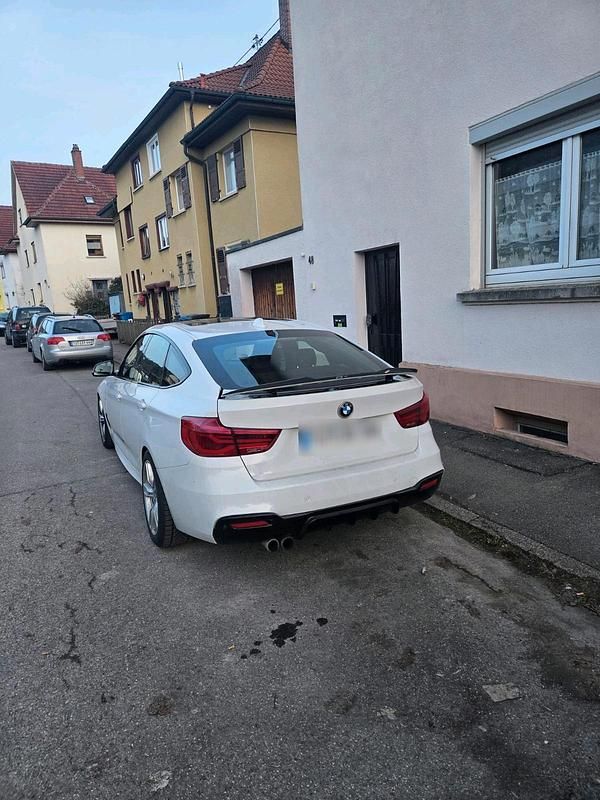 Gebraucht BMW 330 252 PS (185 kW) 2017 Weiß Limousine