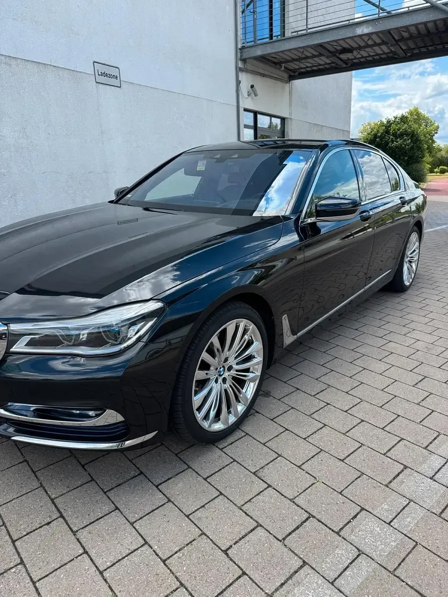 Gebraucht BMW 750 448 PS (329 kW) 2015 Schwarz Limousine