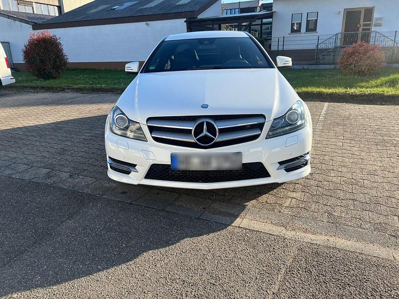 Gebraucht Mercedes C250 204 PS (150 kW) 2015 Weiß Coupé