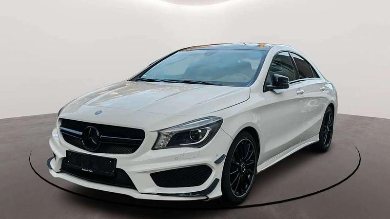 Weiß Gebraucht 2014 Mercedes CLA200 AMG Coupé | 15.880 € (Fairer Preis) - Bild 1/4