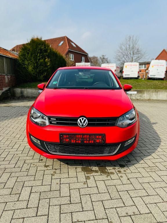 Rot Gebraucht 2011 VW Polo Trendline Limousine | 3.300 € (Guter Preis) - Bild 1/4