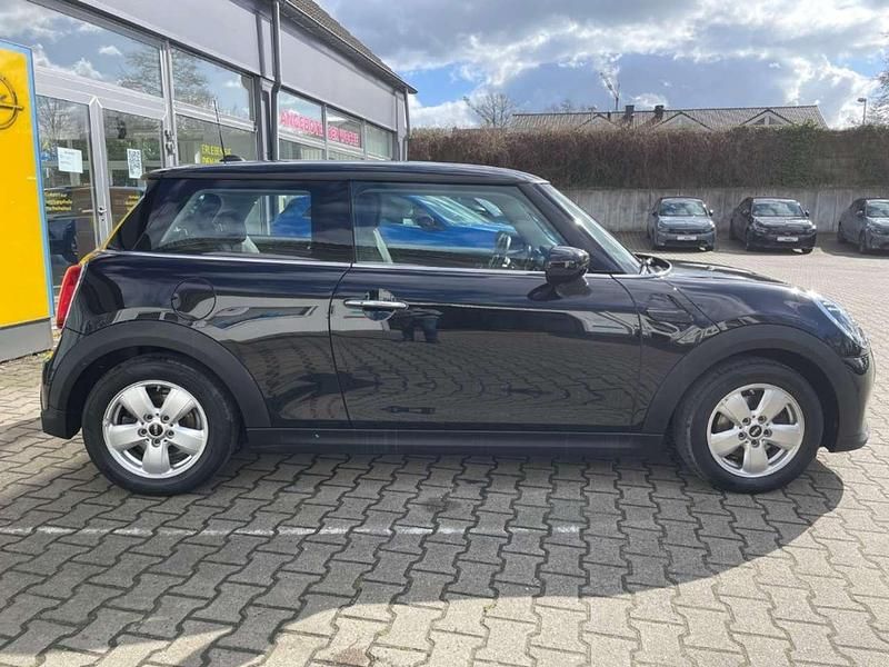 Gebraucht Mini ONE Classic 102 PS (75 kW) 2021 Midnight black metallic Kleinwagen