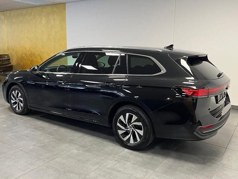Second-hand VW Passat Business 150 CP (110 kW) 2024 Negru Berlinǎ
