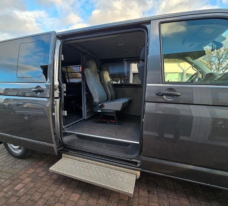 Gebraucht VW Transporter 150 PS (110 kW) 2016 Grau Van