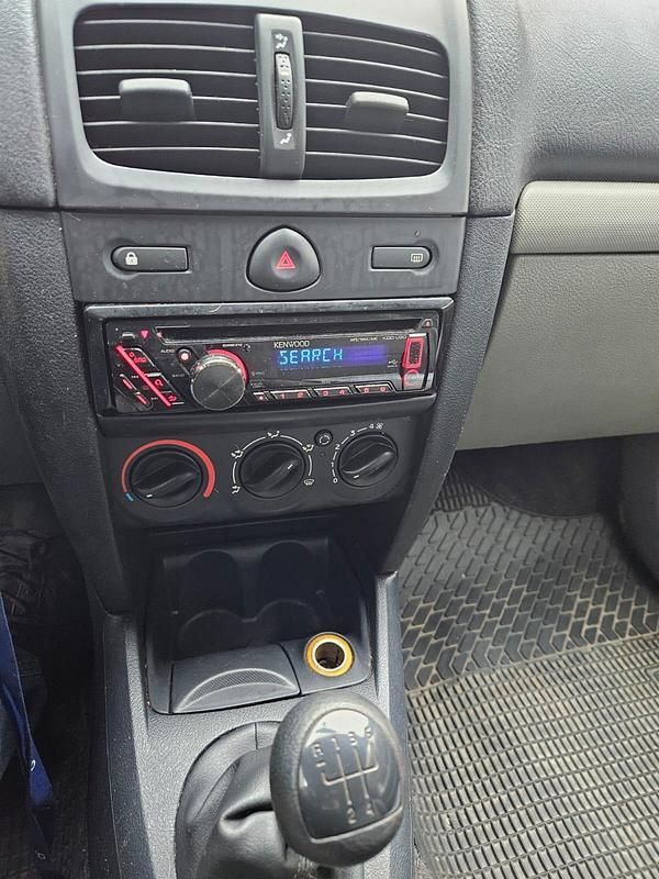 Second-hand Renault Clio II 2002 Argintiu Hatchback