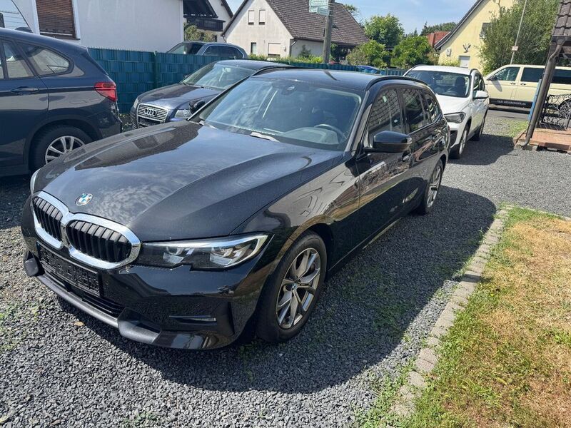Schwarz Gebraucht 2022 BMW 318 Sport Line Limousine | 23.700 € (Guter Preis) - Bild 1/4