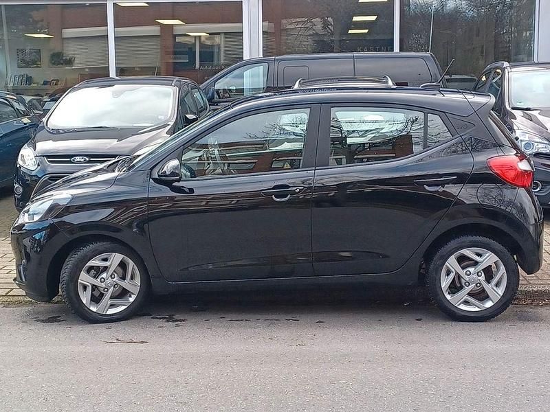 Gebraucht Hyundai i10 Trend 67 PS (49 kW) 2023 Schwarz Kleinwagen