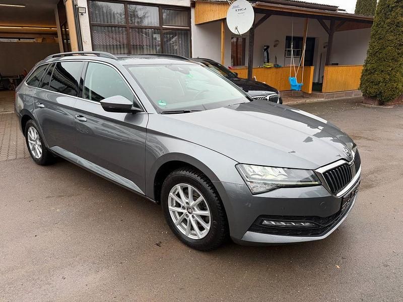 Grau Gebraucht 2022 Skoda Superb Ambition Kombi | 14.990 € (Guter Preis) - Bild 1/4
