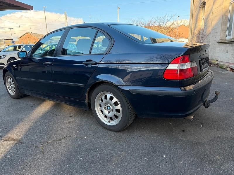 Gebraucht BMW 318 143 PS (105 kW) 2003 Blau Limousine