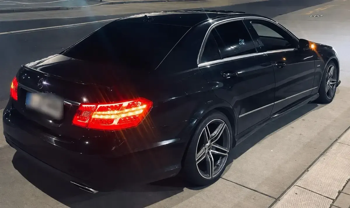 Gebraucht Mercedes E350 AMG 240 PS (176 kW) 2011 Schwarz Limousine