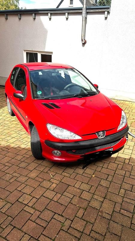 Rot Gebraucht 2006 Peugeot 206 Kleinwagen | 750 € (Superpreis) - Bild 1/4