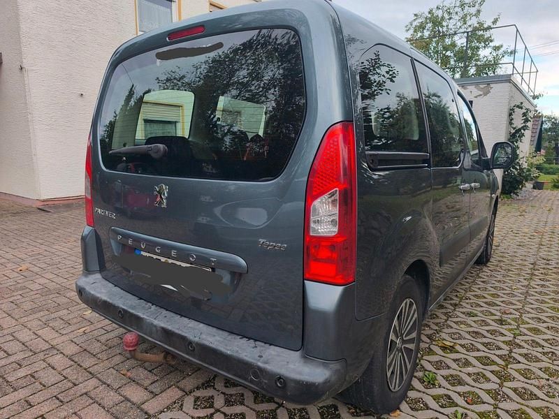 Gebraucht Peugeot TePee 110 PS (80 kW) 2012 Grau Kombi