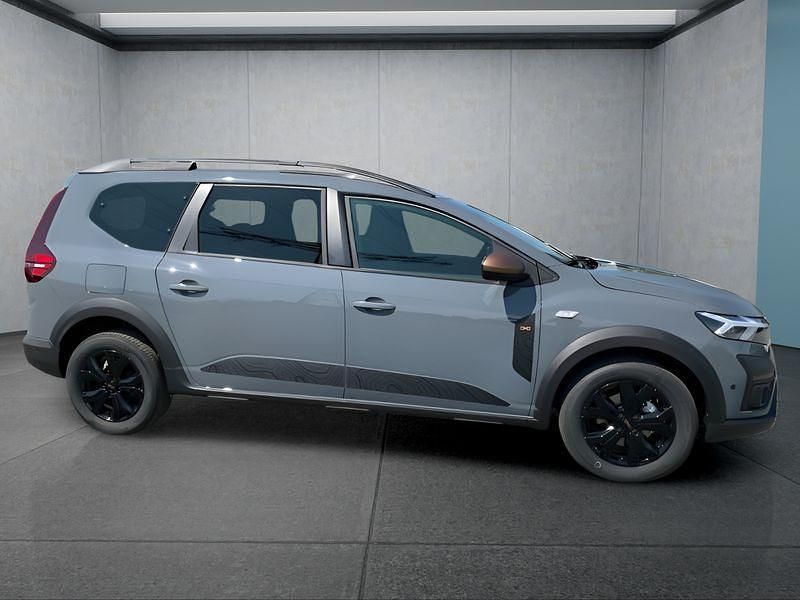 Neu Dacia Jogger 101 PS (74 kW) 2025 Grau Van / Kleinbus