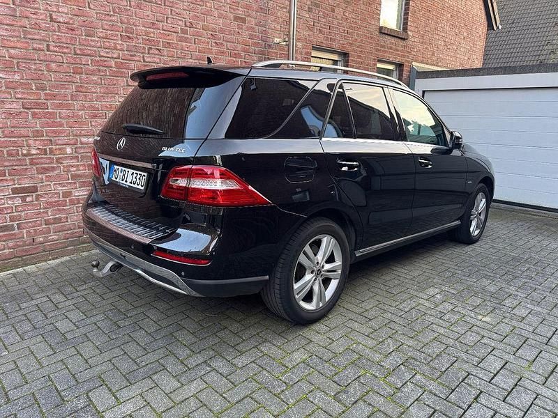 Gebraucht Mercedes ML350 258 PS (189 kW) 2012 Schwarz SUV