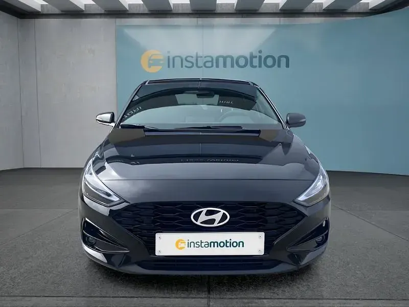 Gebraucht Hyundai i30 Advantage 101 PS (74 kW) 2024 Schwarz Kleinwagen