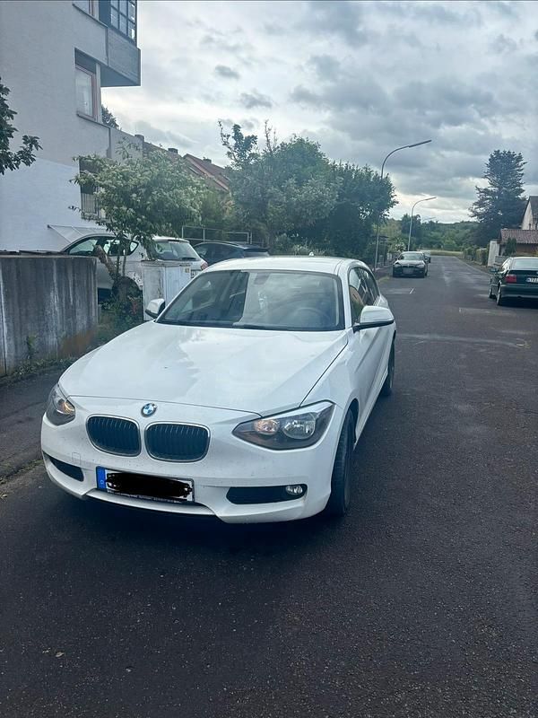Gebraucht BMW 114 102 PS (75 kW) 2014 Weiß Kleinwagen