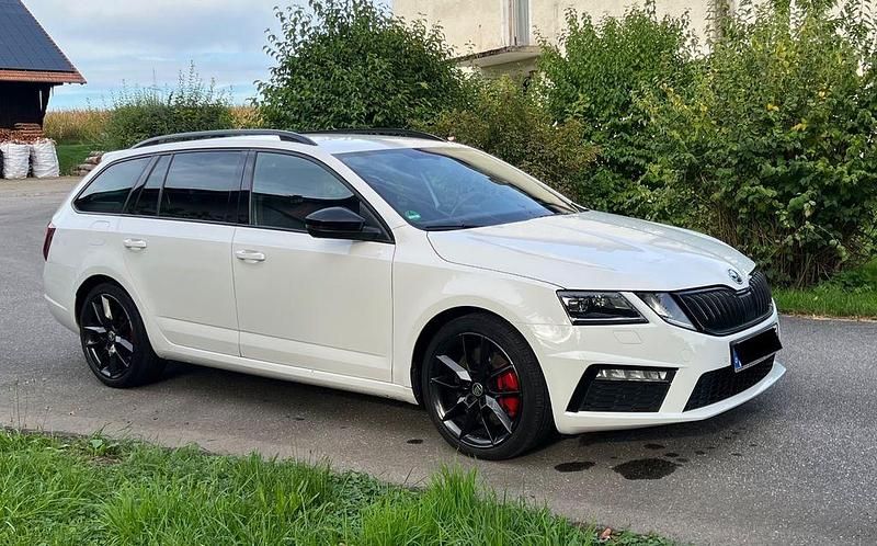 Gebraucht 2018 Skoda Octavia RS Kombi | 15.490 € (Superpreis) - Bild 1/4
