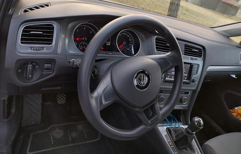 Gebraucht VW Golf VII 100 PS (73 kW) 2014 Silber Limousine