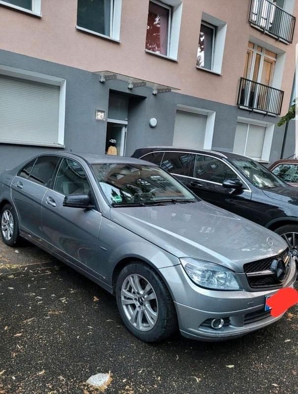 Grau Gebraucht 2010 Mercedes 200 Limousine | 5.500 € - Bild 1/4