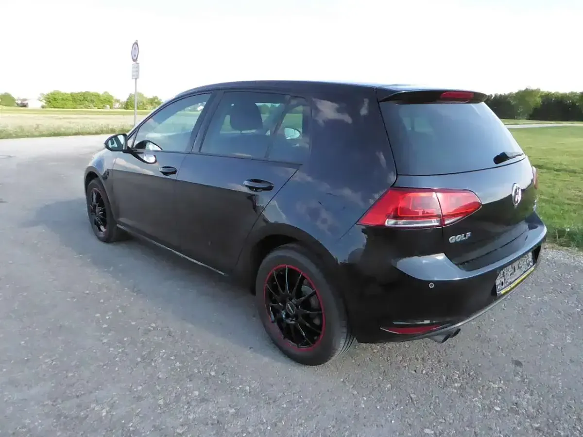 Gebraucht VW Golf VII Highline 125 PS (91 kW) 2016 Deep black perleffekt Kleinwagen