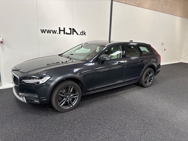 Grau Gebraucht 2017 Volvo V90 CC Inscription Kombi | 18.125 € (Teuer) - Bild 1/4