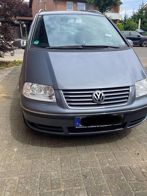 Grau Gebraucht 2009 VW Sharan Van / Kleinbus | 4.100 € (Guter Preis) - Bild 1/4