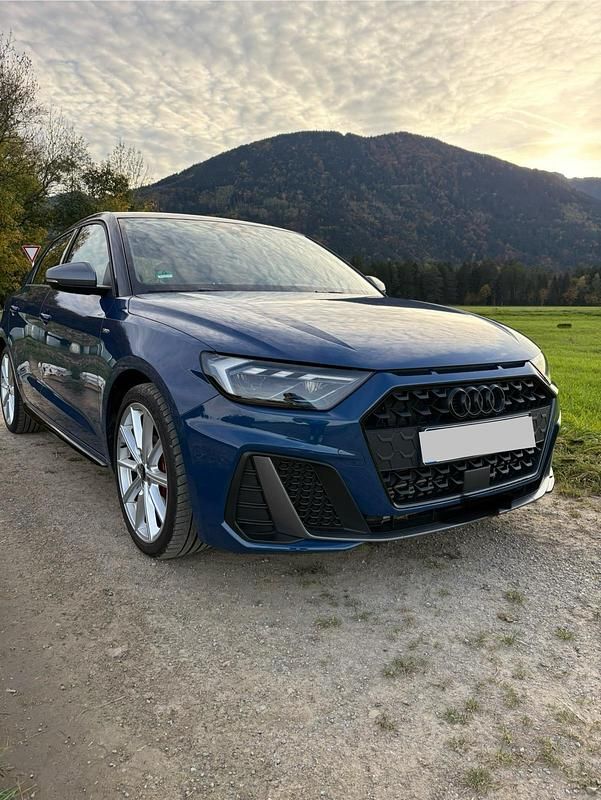 Blau Gebraucht 2023 Audi A1 Sportback S-Line Kleinwagen | 24.900 € (Superpreis) - Bild 1/4