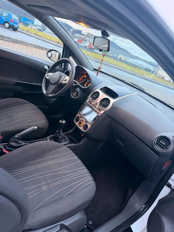 Gebraucht Opel Corsa 92 PS (67 kW) 2008 Weiß Kleinwagen