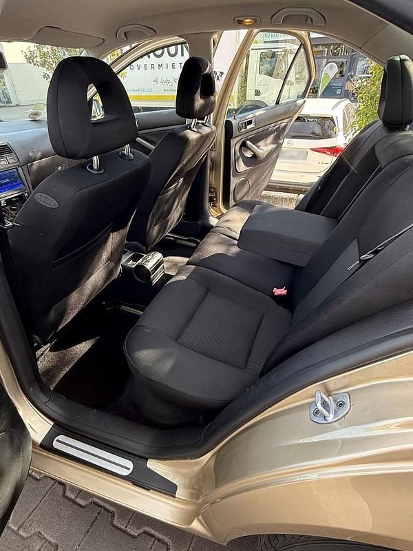 Gebraucht VW Bora 115 PS (84 kW) 2001 Gold Limousine