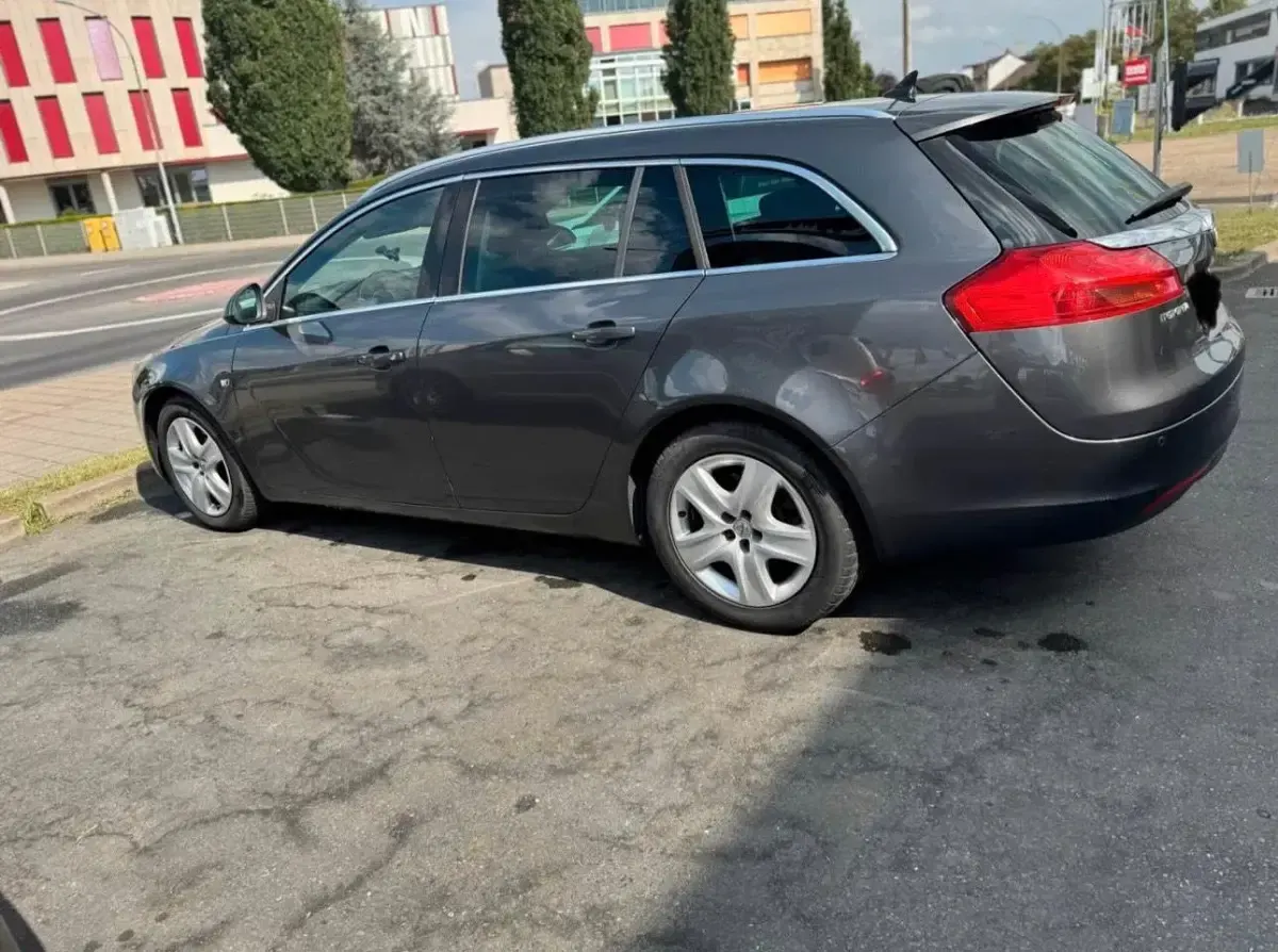 Gebraucht Opel Insignia 131 PS (96 kW) 2011 Grau Kombi