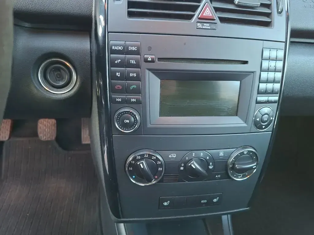Gebraucht Mercedes A160 95 PS (69 kW) 2011 Silber Kleinwagen