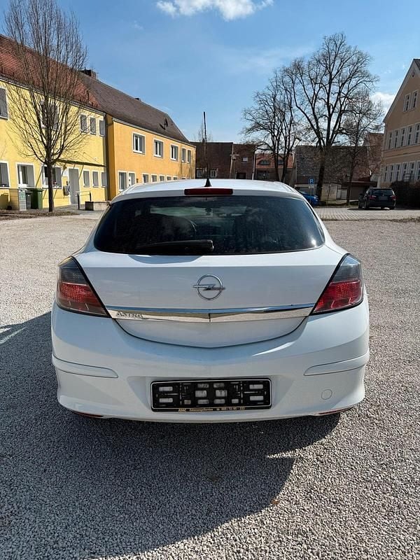 Gebraucht Opel Astra 90 PS (66 kW) 2009 Weiß Coupé