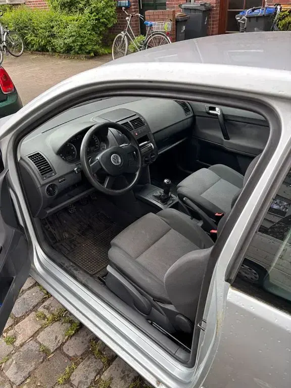 Używany VW Polo Basis 75 KM (55 kW) 2003 Srebrny Sedan/Limuzyna