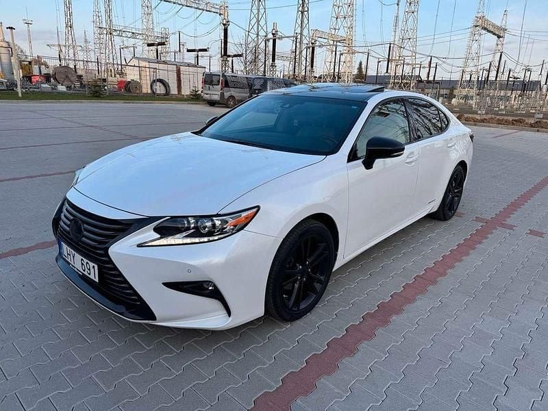 Weiß Gebraucht 2017 Lexus ES300H Limousine | 18.300 € - Bild 1/4