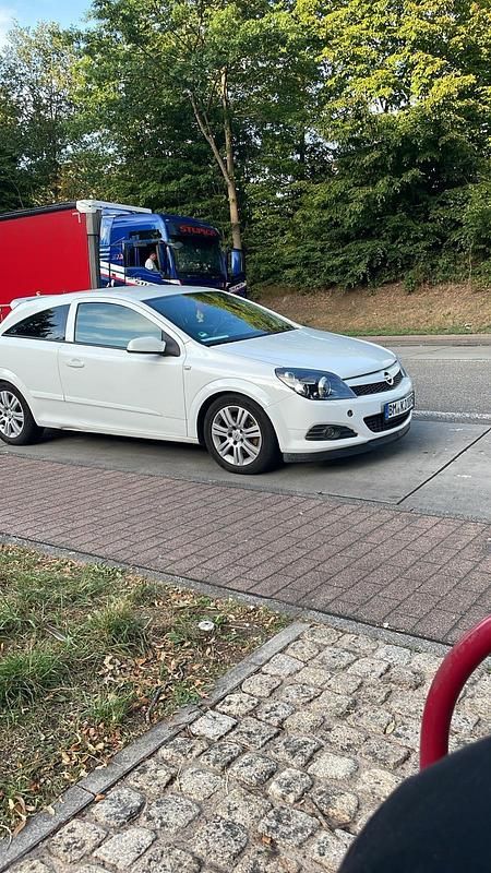 Weiß Gebraucht 2008 Opel Astra Kleinwagen | 1.100 € (Fairer Preis) - Bild 1/2
