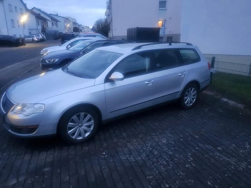 Gebraucht VW Passat 140 PS (102 kW) 2011 Silber Kombi