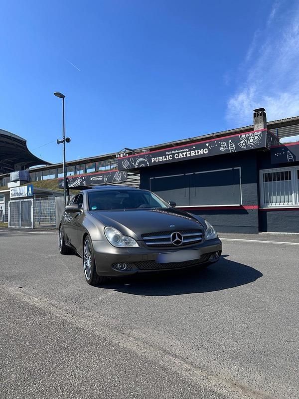 Beige Gebraucht 2009 Mercedes CLS320 Coupé | 9.500 € - Bild 1/4