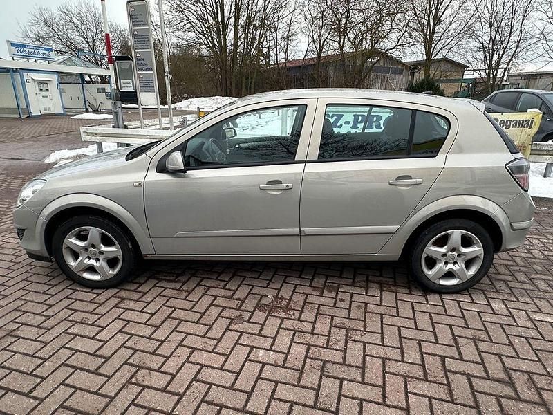 Gebraucht Opel Astra Catch Me 116 PS (85 kW) 2007 Limousine