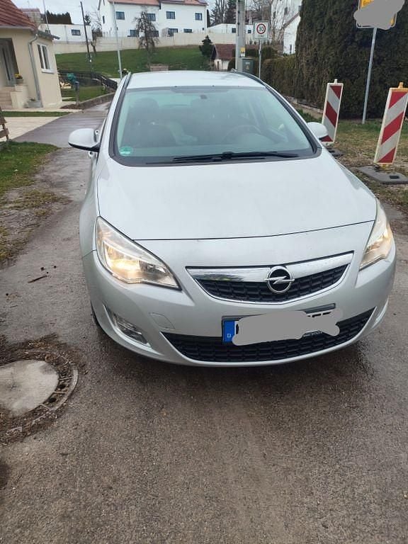 Gebraucht Opel Astra 140 PS (102 kW) 2011 Silber Kombi
