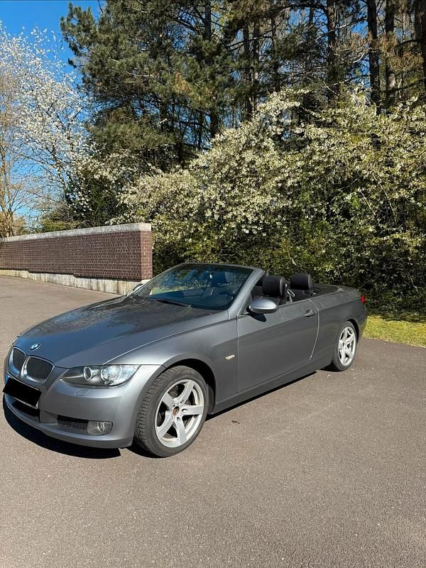 Gebraucht BMW 320 Cabriolet 170 PS (125 kW) 2007 Grau Cabrio