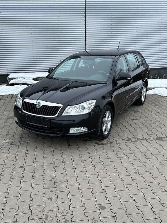 Schwarz Gebraucht 2013 Skoda Octavia Elegance Kombi | 6.400 € (Guter Preis) - Bild 1/4