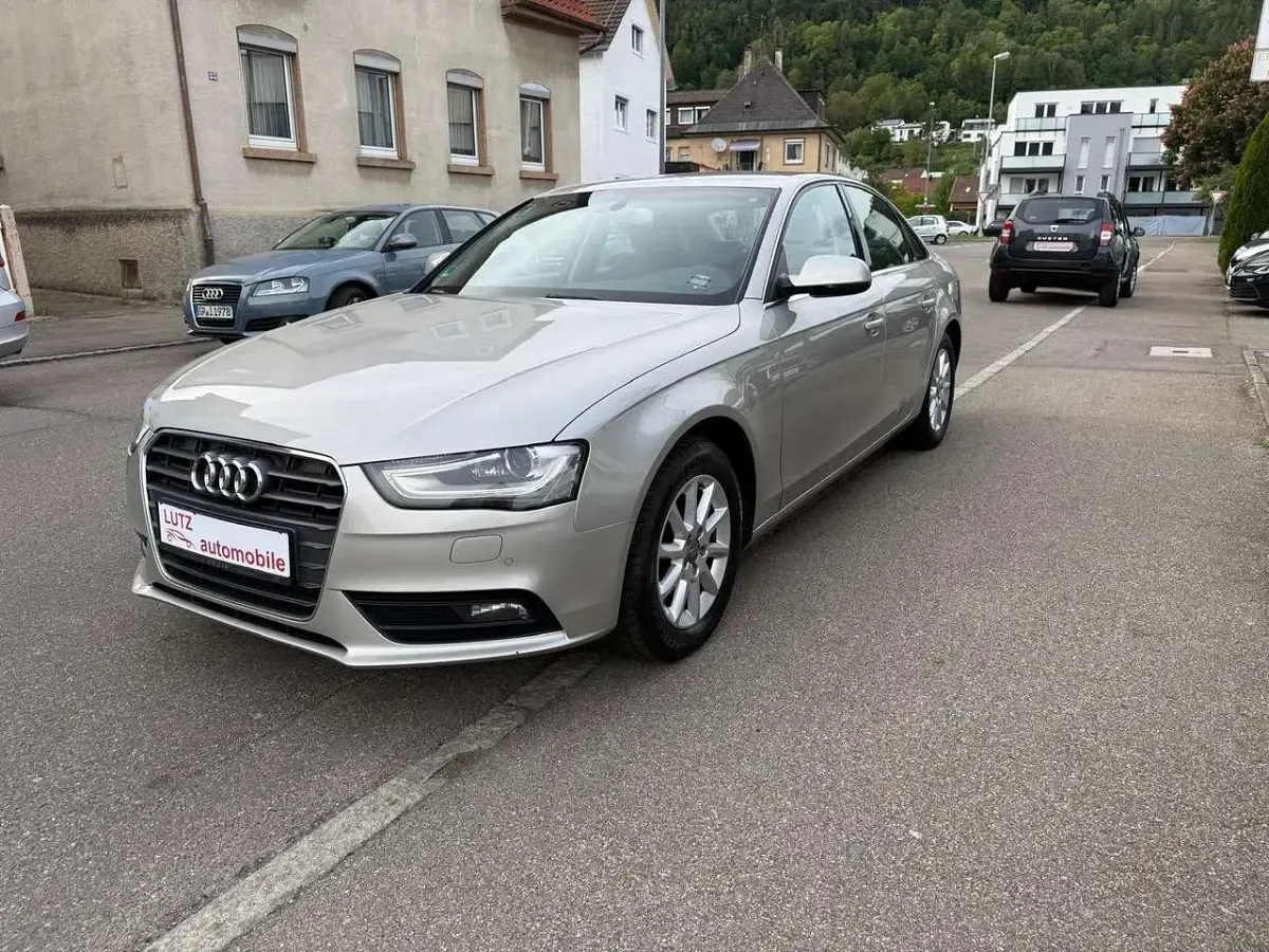 Gebraucht Audi A4 Ambiente 177 PS (130 kW) 2012 Cuvéesilber metallic Limousine